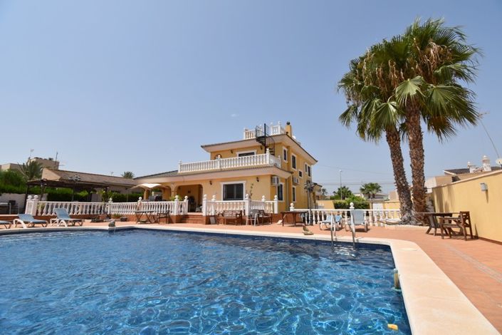 Image No.30-6 Bed Villa for sale