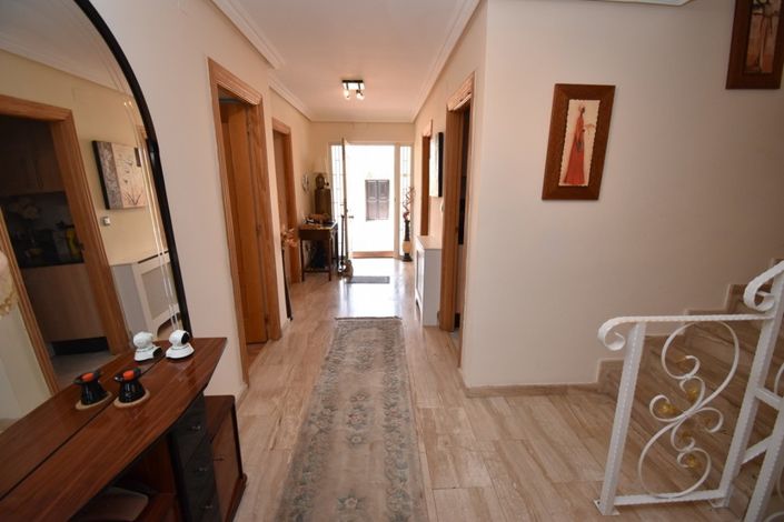 Image No.6-6 Bed Villa for sale