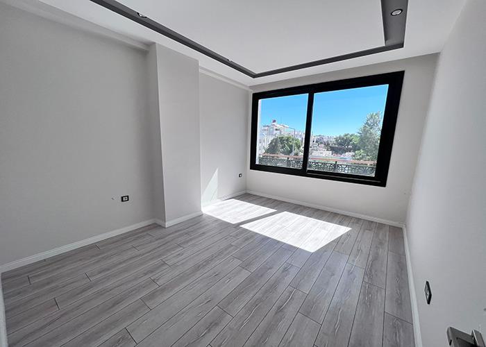 Image No.12-4 Bed Duplex for sale