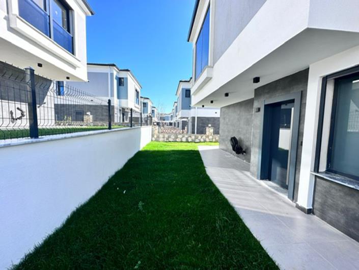 Image No.19-3 Bed Villa / Detached for sale