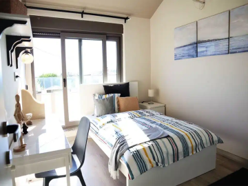 bedroom-with-nice-balcony