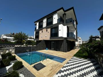 modern-four-bedroom-Semi-Detached-Villa-in-Altinkum