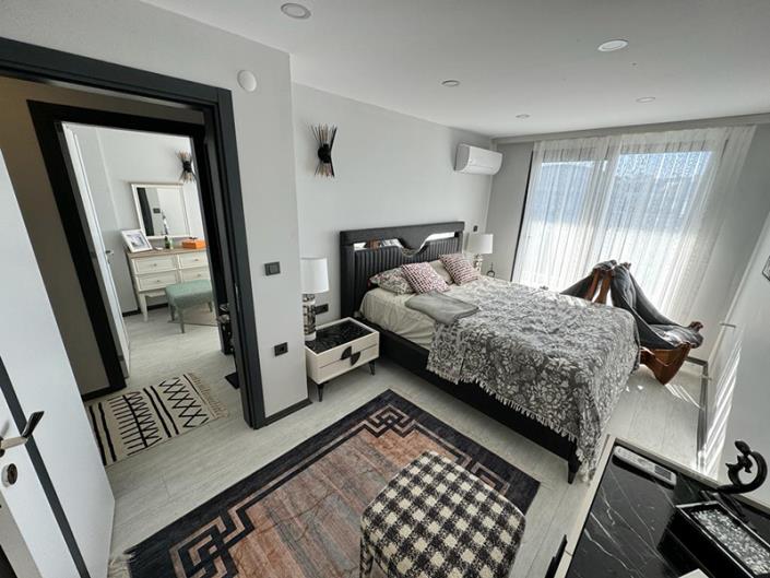 Image No.10-3 Bed Duplex for sale