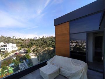 enjoys-lovely-balconies-with-scenic-views