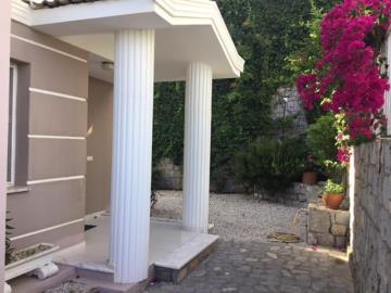 entrance-into-property