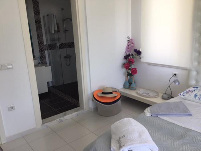 Image No.18-3 Bed Villa / Detached for sale