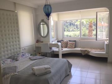 well-furnished-master-bedroom