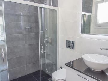 luxury-fitted-bathroom