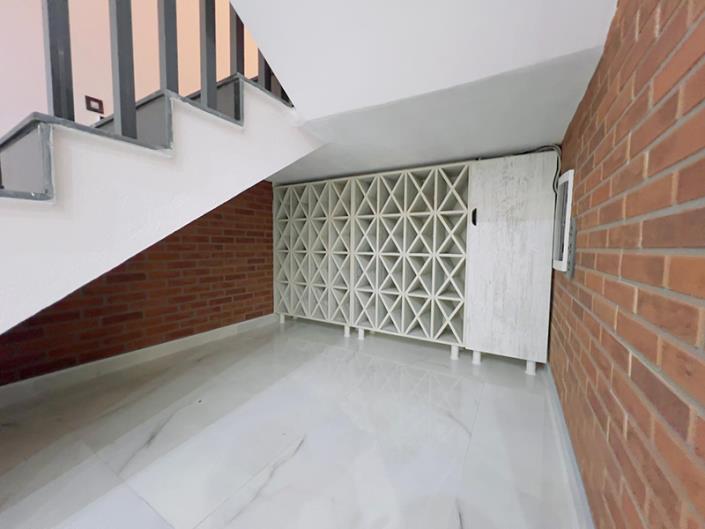 Image No.20-3 Bed Townhouse for sale