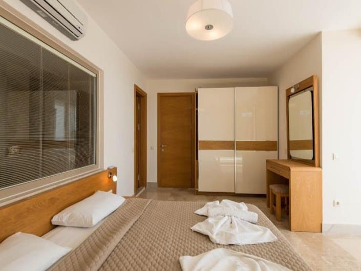 Image No.16-4 Bed Villa / Detached for sale