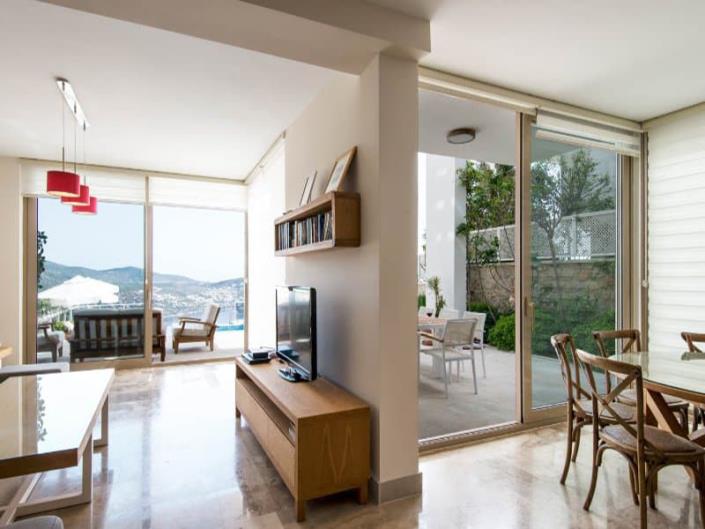 Image No.10-4 Bed Villa / Detached for sale