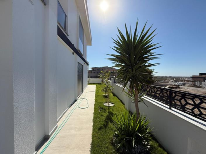 Image No.23-4 Bed Villa / Detached for sale