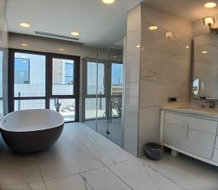 luxury-bathroom
