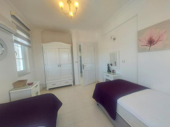 Image No.39-5 Bed Villa / Detached for sale