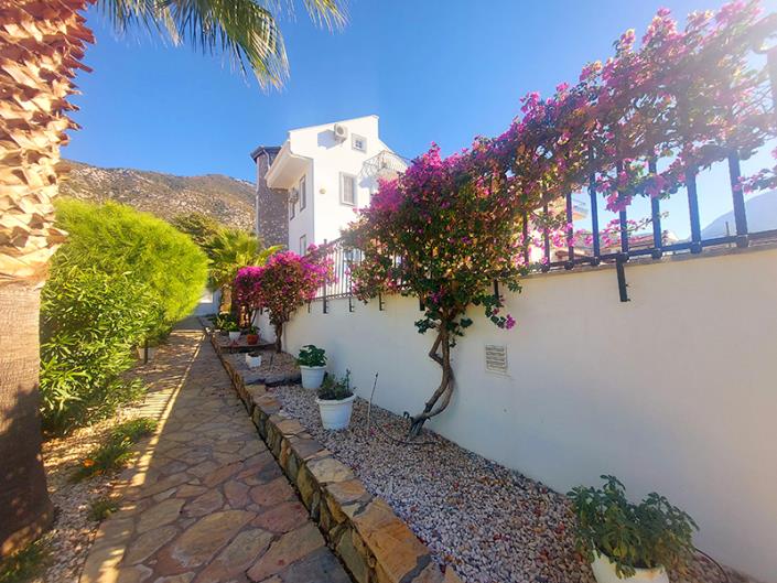 Image No.37-5 Bed Villa / Detached for sale