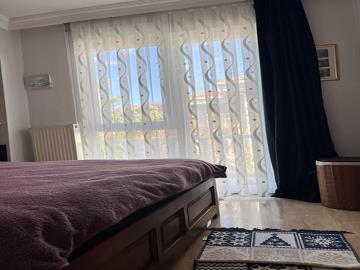 bedroom-with-access-onto-balcony