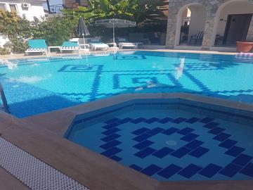 shared-pool-with-children-s-section