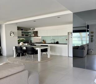 modern-fitted-kitchen-and-dining-space
