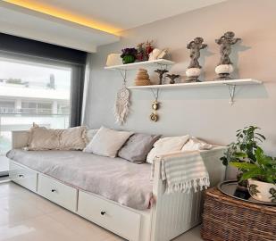 tastefully-furnished-lounge