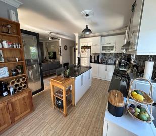 modern-fitted-kitchen