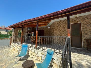 features-a-covered-terrace