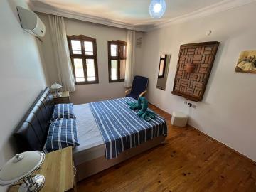 good-size-double-bedroom