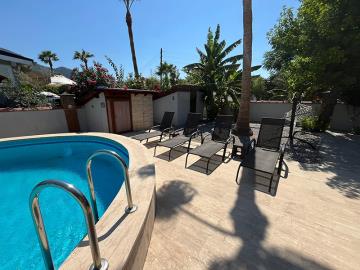 plenty-of-sunbathing-space