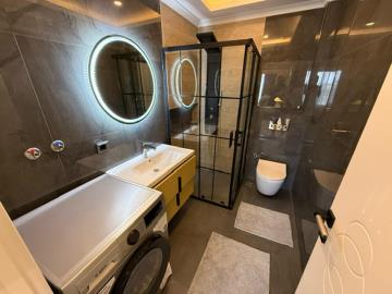 luxury-fitted-bathroom
