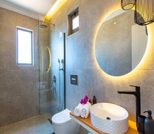 luxury-fitted-bathroom