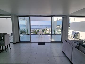 large-living-space-with-access-to-roof-terrace