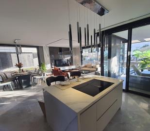 island-in-kitchen