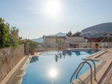 well-maintained-complex