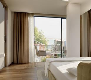 enjoys-views-of-the-sea