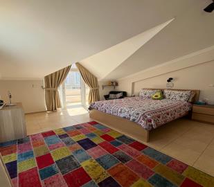 bedroom-with-access-to-roof-terrace