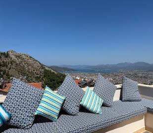 sea-and-mountain-views-from-roof-terrace