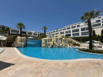 fabulous-main-pool-area