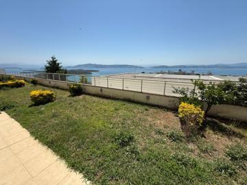 nice-garden-area-overlooking-the-sea