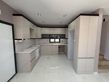 stylish-built-in-kitchen