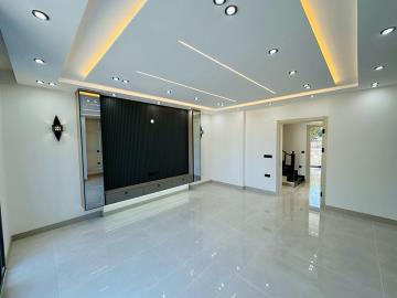 large-lounge-with-modern-features