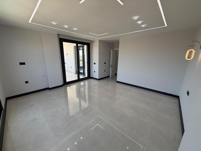 Image No.15-4 Bed Villa / Detached for sale