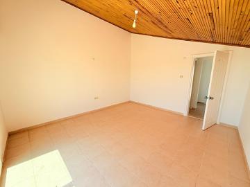 bedroom-on-top-floor