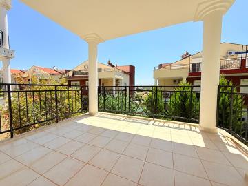 lovely-covered-balcony