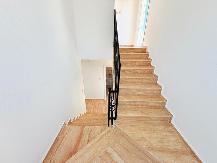 Image No.30-3 Bed Semi-Detached for sale