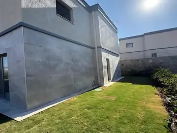 Side-view-of-apartments