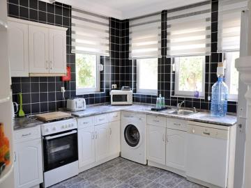 Modern-fitted-kitchen