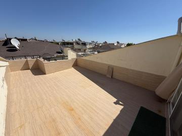 Huge-terrace-perfect-for-entertaining