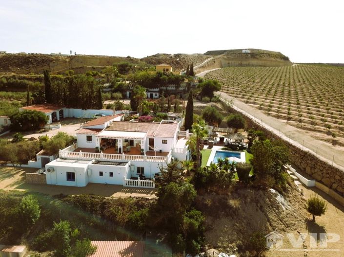 Image No.2-6 Bed Villa for sale