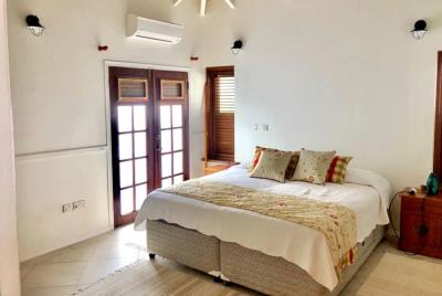 St-lucia-homes-Villa-Canary-Bedroom-850x570
