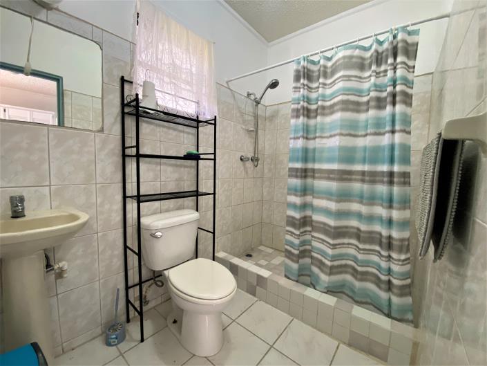 Image No.26-6 Bed House for sale