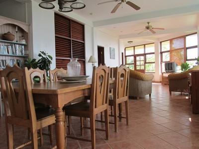 Image No.2-4 Bed House for sale